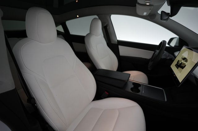 2022 Tesla Model Y — photo 18 of 24