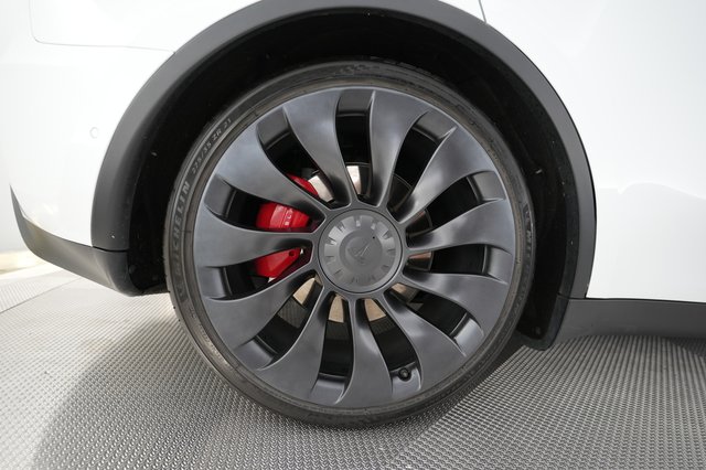 2022 Tesla Model Y — photo 17 of 24