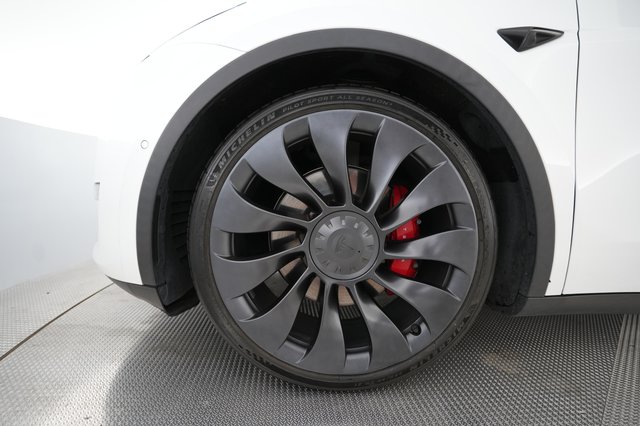 2022 Tesla Model Y — photo 15 of 24