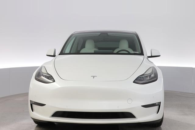 2022 Tesla Model Y — photo 9 of 24
