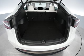 2022 Tesla Model Y — photo 6 of 24