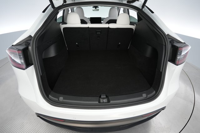 2022 Tesla Model Y — photo 6 of 24
