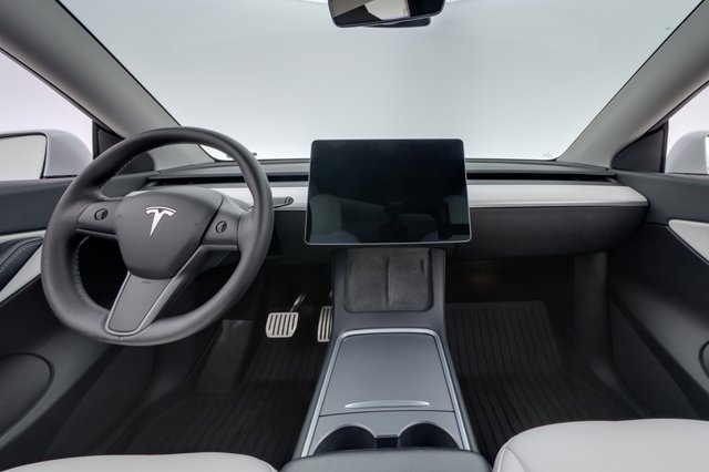 2022 Tesla Model Y — photo 21 of 24