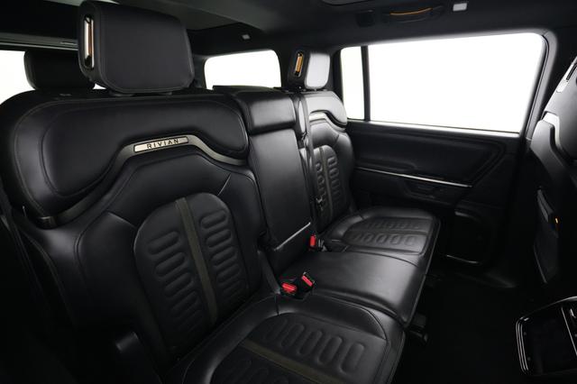 2025 Rivian R1S — photo 4 of 27