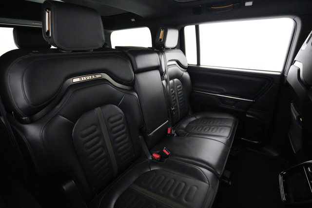 2025 Rivian R1S — photo 4 of 27