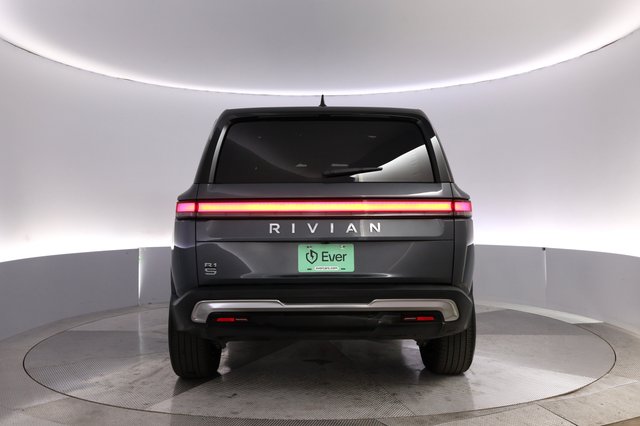2025 Rivian R1S — photo 12 of 27