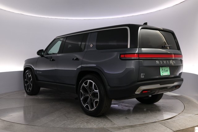 2025 Rivian R1S — photo 13 of 27