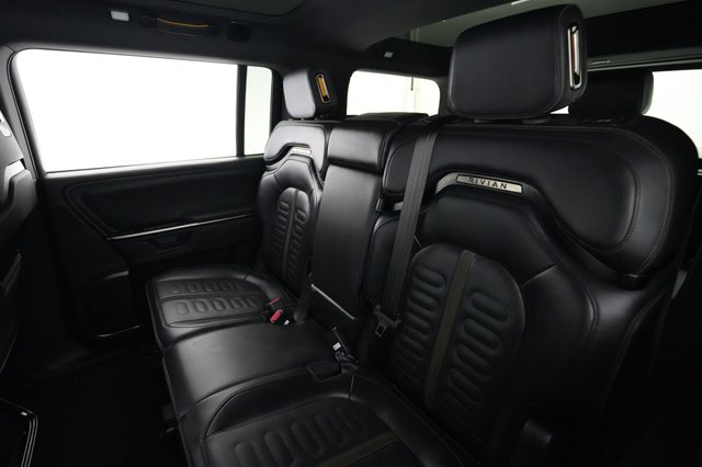 2025 Rivian R1S — photo 19 of 27