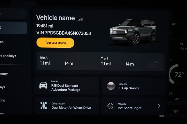 2025 Rivian R1S — photo 5 of 27