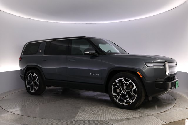 2025 Rivian R1S — photo 11 of 27