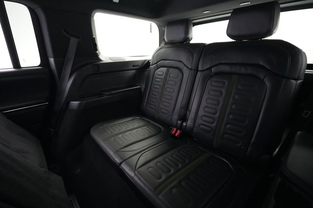 2025 Rivian R1S — photo 20 of 27