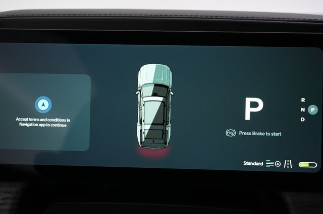 2025 Rivian R1S — photo 25 of 27
