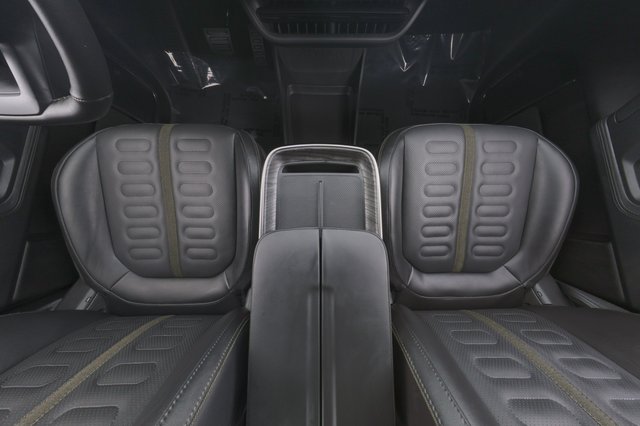 2025 Rivian R1S — photo 24 of 27