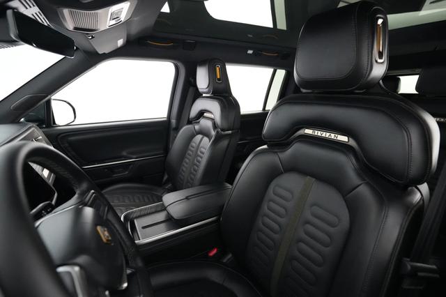 2025 Rivian R1S — photo 3 of 27