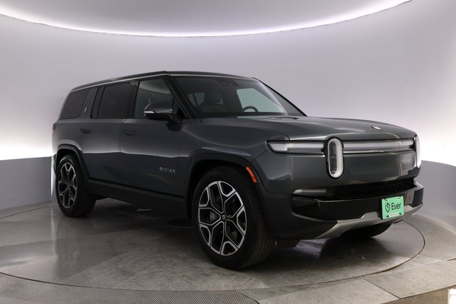 2025 Rivian R1S — photo 10 of 27