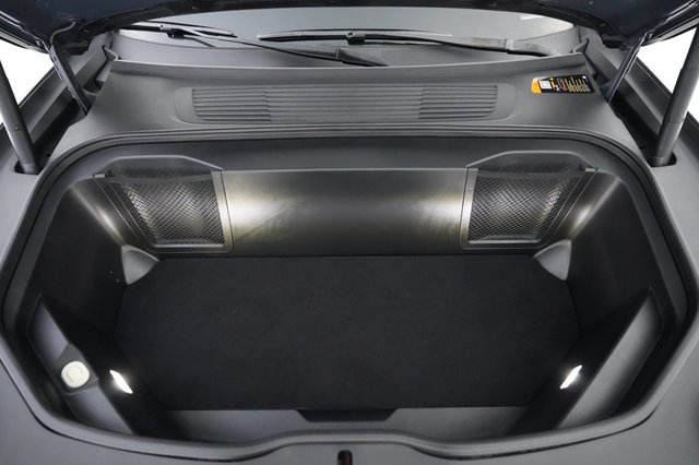 2025 Rivian R1S — photo 26 of 27