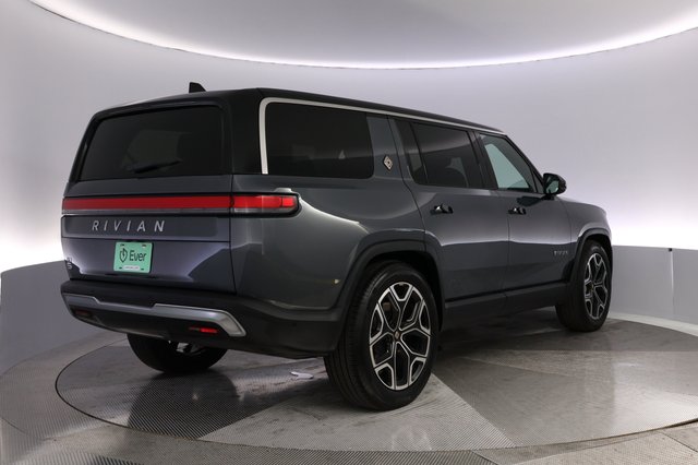 2025 Rivian R1S — photo 2 of 27