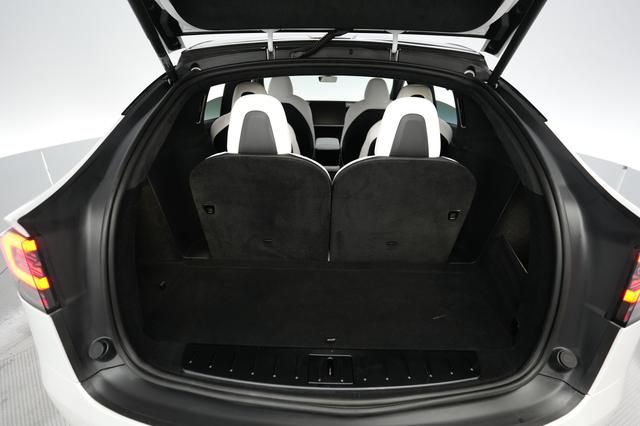 2026 Tesla Model X — photo 6 of 26