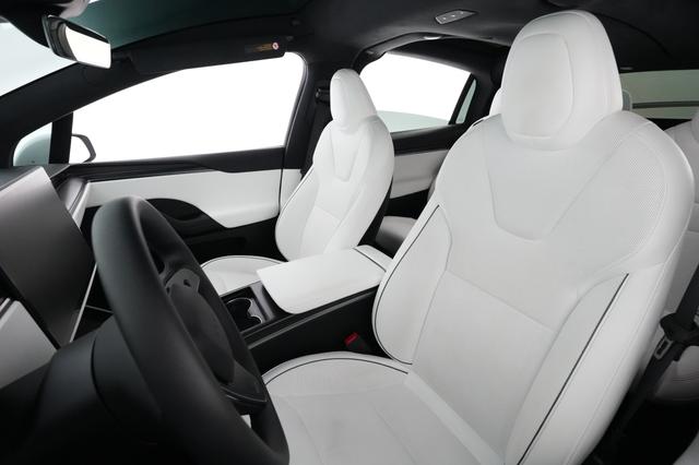 2026 Tesla Model X — photo 3 of 26