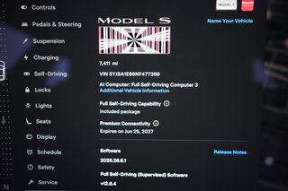 2022 Tesla Model S — photo 5 of 24