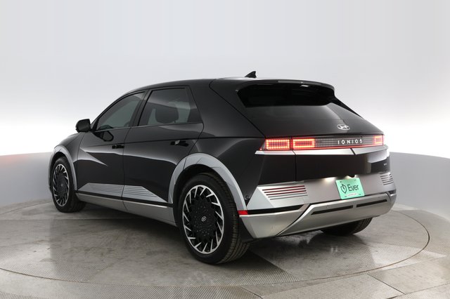 2023 Hyundai IONIQ 5 — photo 11 of 34