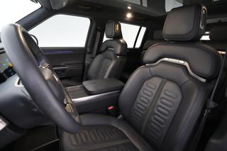 2023 Rivian R1S — photo 3 of 28