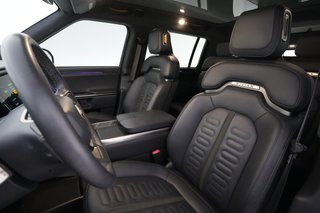 2023 Rivian R1S — photo 3 of 28