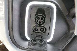 2023 Rivian R1S — photo 8 of 28