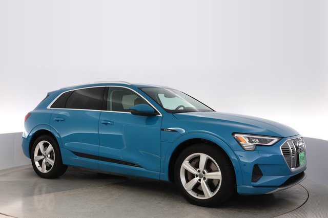 2019 Audi e-tron — photo 11 of 24