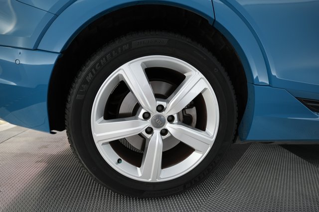 2019 Audi e-tron — photo 17 of 24
