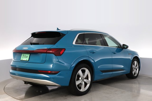 2019 Audi e-tron — photo 2 of 24