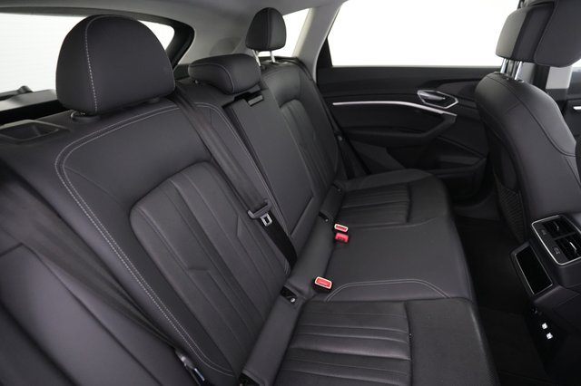 2019 Audi e-tron — photo 4 of 24