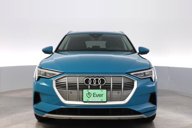 2019 Audi e-tron — photo 9 of 24