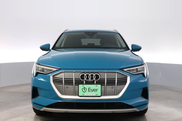 2019 Audi e-tron — photo 9 of 24