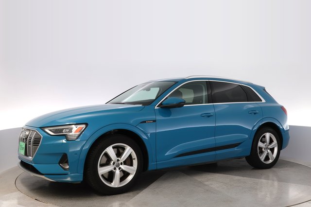 2019 Audi e-tron — photo 14 of 24