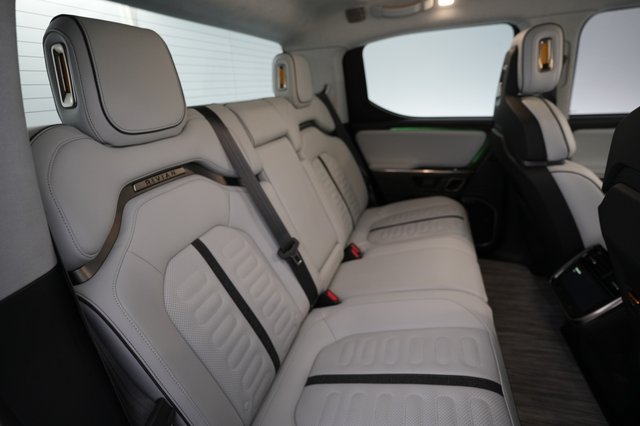 2023 Rivian R1T — photo 4 of 22