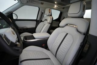 2023 Rivian R1T — photo 3 of 25