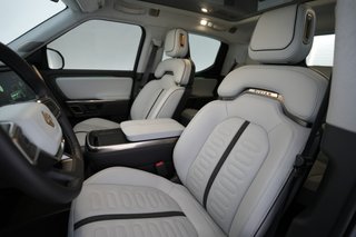 2023 Rivian R1T — photo 3 of 25