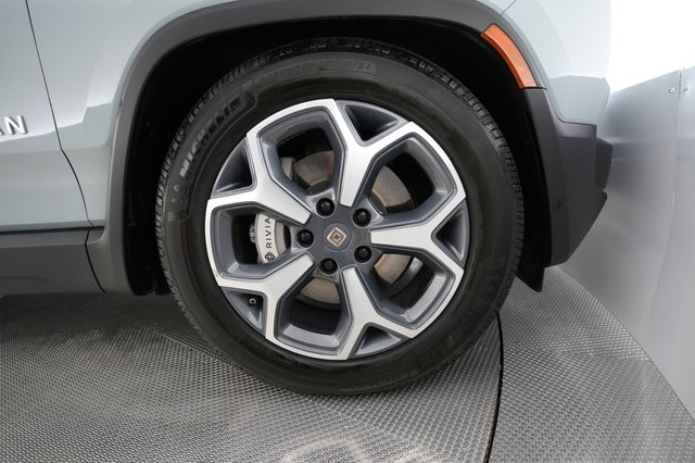 2023 Rivian R1T — photo 18 of 22