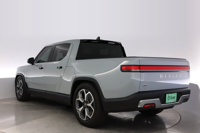2023 Rivian R1T — photo 13 of 22