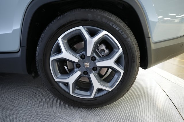 2023 Rivian R1T — photo 7 of 22