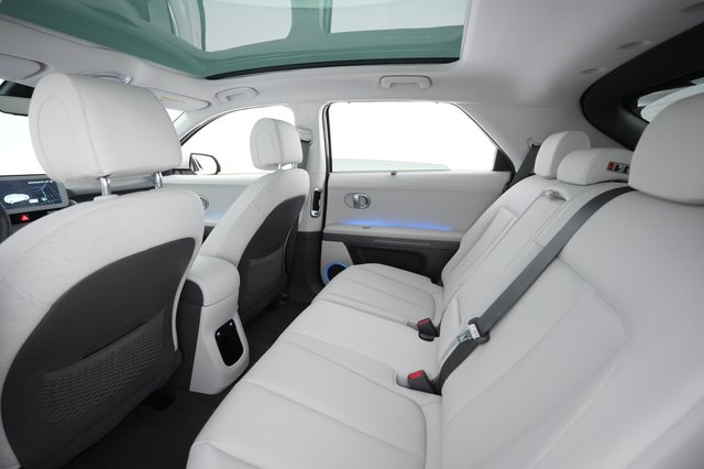 2023 Hyundai IONIQ 5 — photo 18 of 27