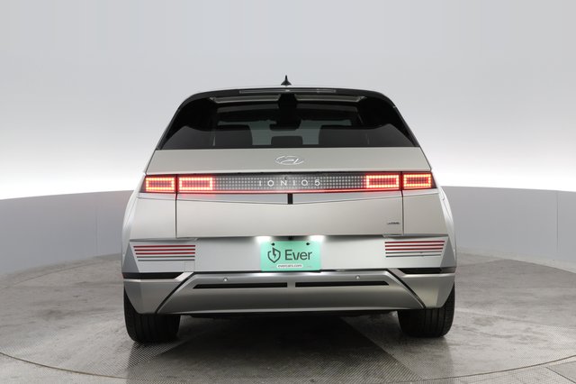 2023 Hyundai IONIQ 5 — photo 10 of 27