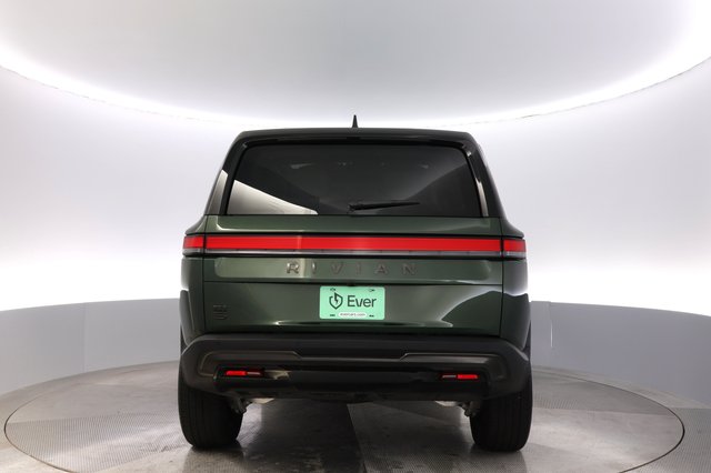 2025 Rivian R1S — photo 12 of 23