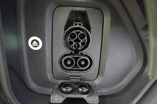 2025 Rivian R1S — photo 8 of 26