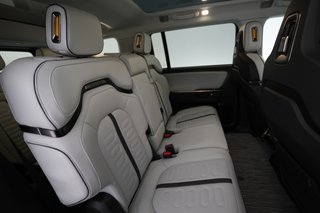 2025 Rivian R1S — photo 4 of 26