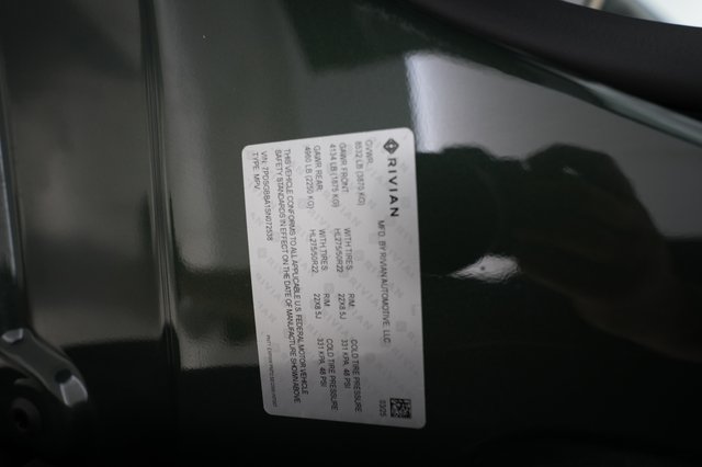 2025 Rivian R1S — photo 23 of 23