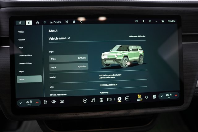 2025 Rivian R1S — photo 5 of 23