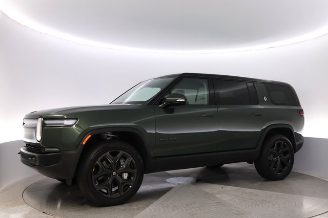 2025 Rivian R1S — photo 14 of 23