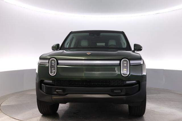 2025 Rivian R1S — photo 9 of 23